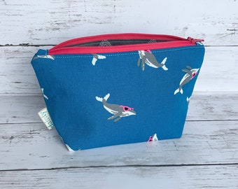 Haifisch Make-up-Tasche Für Frauen – Wasserabweisend, 25x17 Cm, Mit Spruch „Just A Girl Who Loves Sharks“