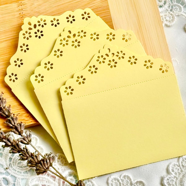 Lot de 15 mini-enveloppes jaunes faites main (mini-lopes) pour cartes-cadeaux et cartes de visite | Fermeture florale découpée | Papeterie faite main