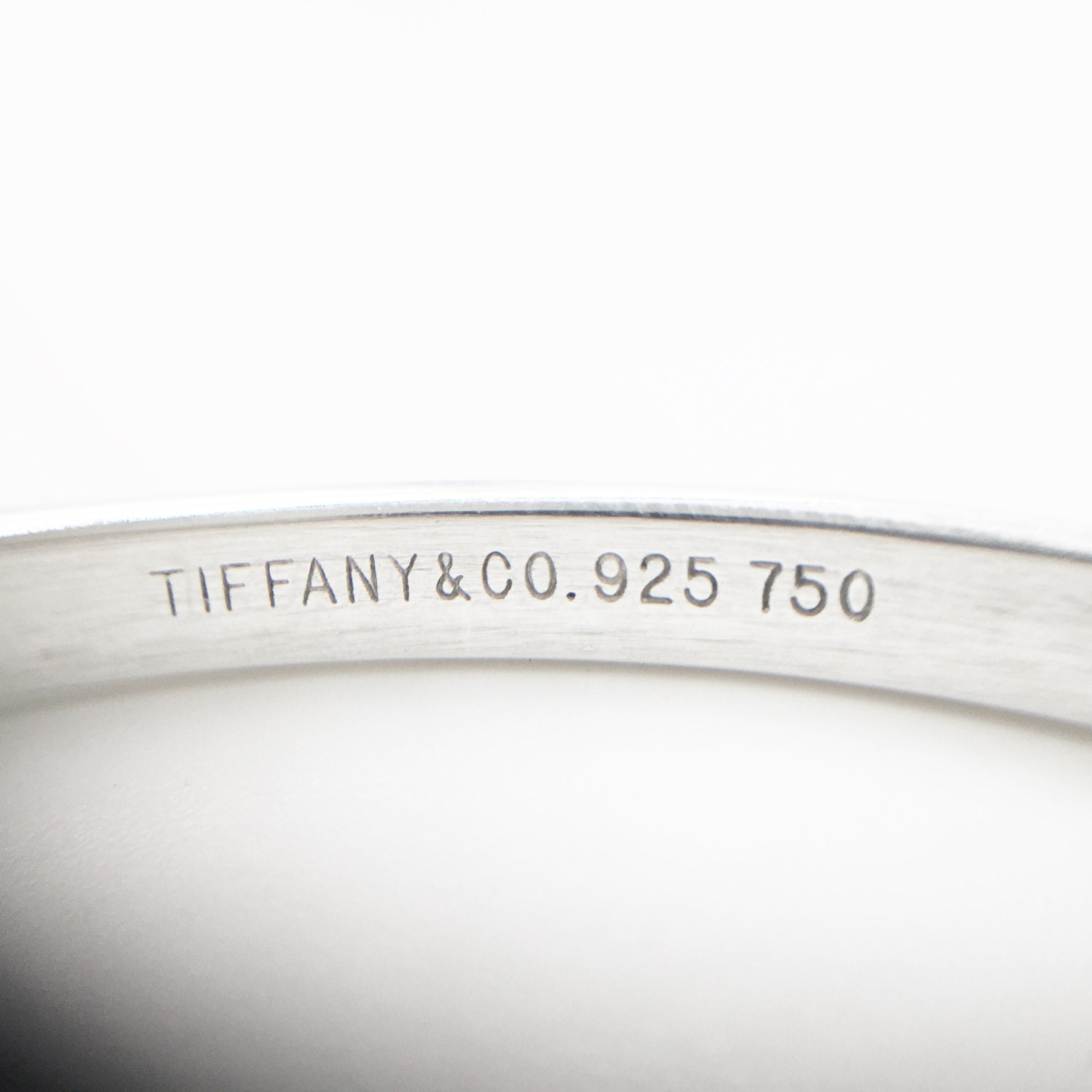 Tiffany & Co Hook & Eye Bangle Silvery Silver Metal ref.766116