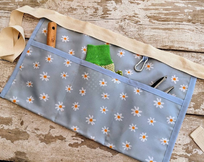 Gardening Apron, Waterproof fabric Waist apron, Daisies pale blue, Teacher Apron, 3 pockets, Outdoor apron, Gardener Birthday Gift, NOT PVC