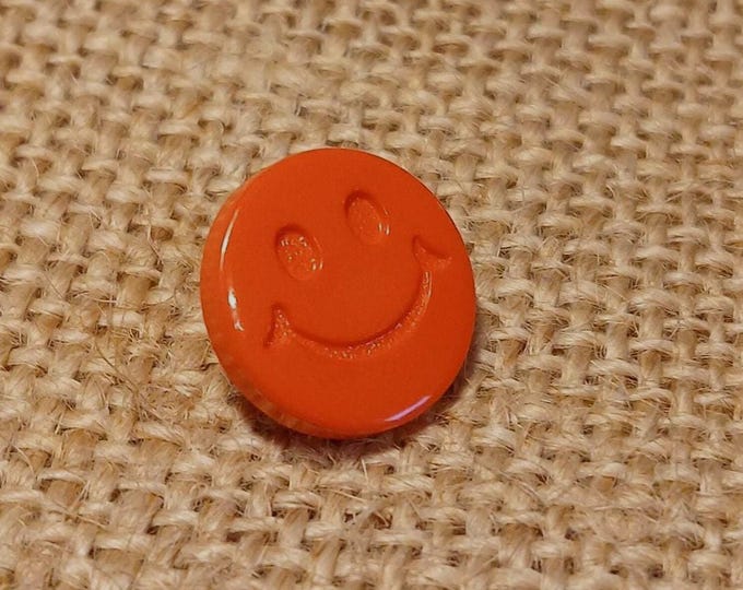 Buttons Smiley Face Red Shank Button x 10 Pack of 10 Suitable for childrens knitwear size Ligne 24 15mm
