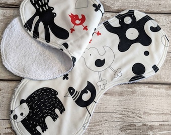 Black and White burp cloths x 2, New Baby gift, Eco friendly, Organic, Cotton, New Parent Gift, Baby shower, Mum to be gift