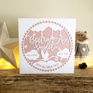 Gepersonaliseerde nieuwe babykaart Papercut doop jongen meisje pasgeboren baby