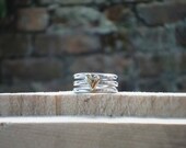 Kostbare romantische Silberring mit gold Herz. Spiral zeitgenössisches Design, Original, Liebe oder Engagement Ring.  Valentinstag-Geschenk. Damenring