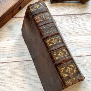 1727 Französisches, in Leder gebundenes christliches Reflexionsbuch von Père Jean Croiset, Spiritual Retreat Moralitätsführer, seltenes katholisches Sammlerstück