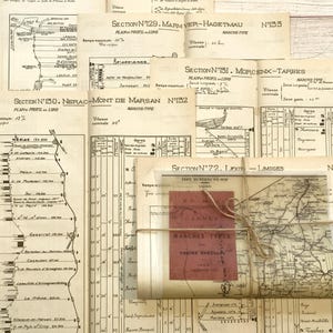Peut inclure: Un collage de cartes et de documents anciens, avec des dessins au trait détaillés et du texte manuscrit. Les papiers sont vieillis avec une teinte sépia, et certains sont attachés avec de la ficelle. Le texte comprend les mots "CARNET" et "MARCHES TYPES".