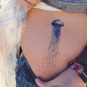 Jellyfish tattoos Jellyfish Art Ocean Creatures Fish tattoo Artistic tattoo Long Lasting Temporary tattoos Tatouage de méduse Medusa Μέδουσα image 4