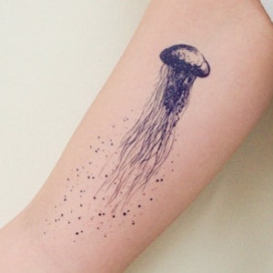 Jellyfish tattoos Jellyfish Art Ocean Creatures Fish tattoo Artistic tattoo Long Lasting Temporary tattoos Tatouage de méduse Medusa Μέδουσα image 5