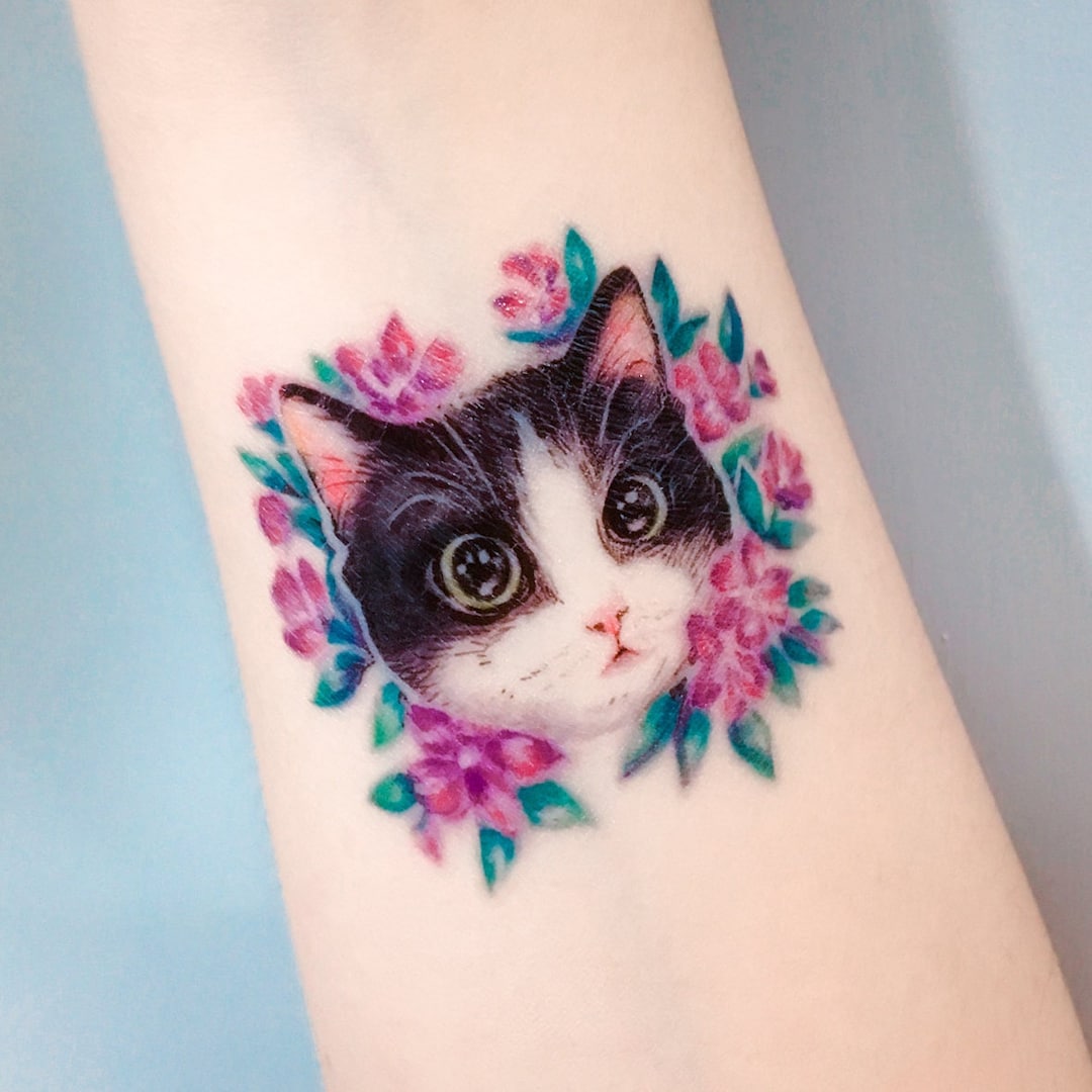 Floral Cat Tattoo: Aesthetic Design with African Violet Flowers
