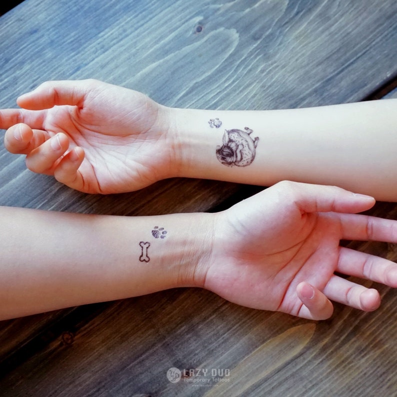 Einen Doppel Anruf Für Einen Drieer Mit Tattoos Einen Doppel Anruf Für Einen Drieer Mit Tattoos