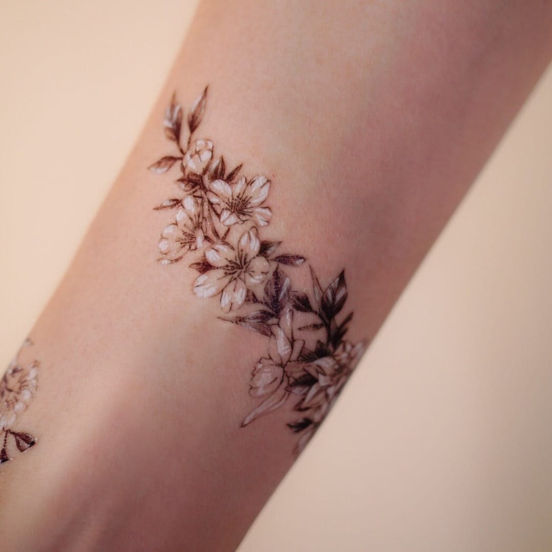 50 Small  Delicate Floral Tattoo Information  Ideas  Brighter Craft 