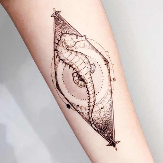 45 Dazzling Dotwork Animal Tattoos - TATTOOBLEND