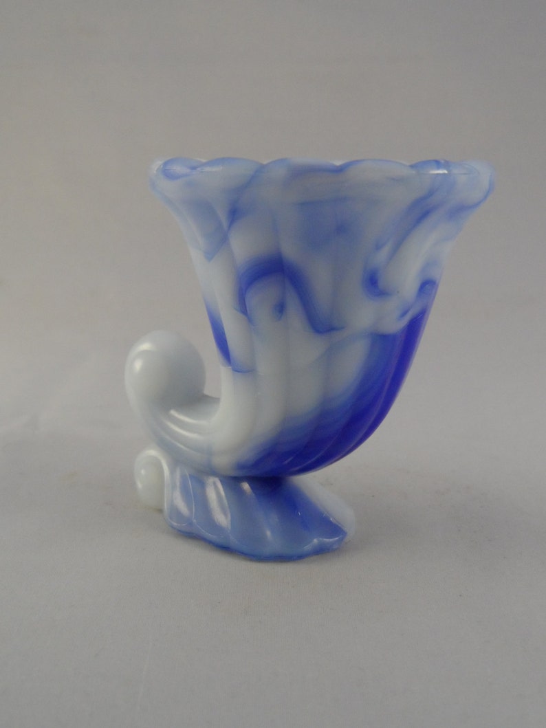 Akro Agate Cornucopia Vase Pattern No. 765 image 1