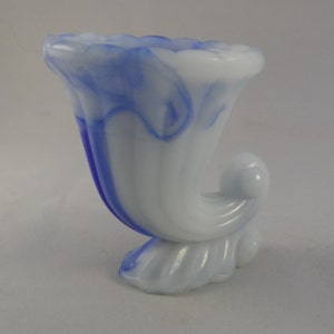 Akro Agate Cornucopia Vase Pattern No. 765 image 2