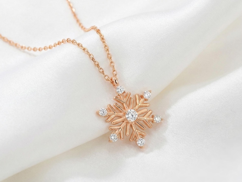 Dainty Sterling Silver Snowflake Necklace with Zircone Stones 画像 1