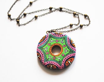 Necklace round bamboo handpainted green and pink mandala