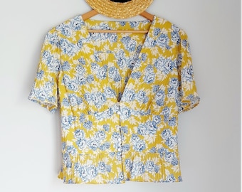Woman style vintage blouse, yellow seersucker, floral pattern, one piece size M-L