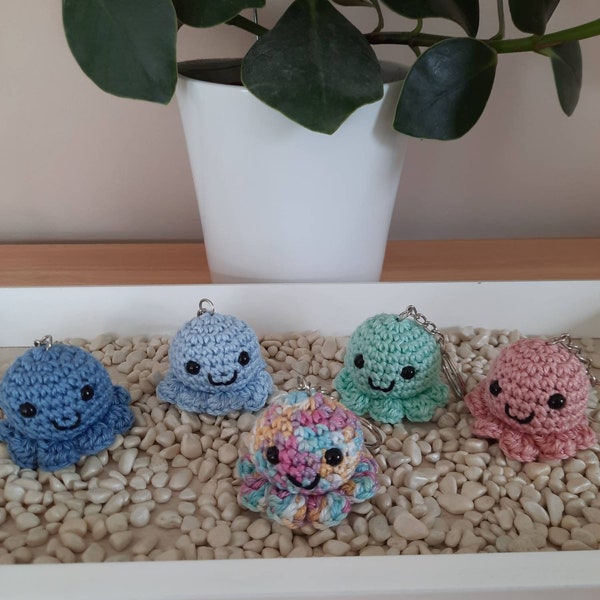 Krake, kleine Krake, Oktopus, Mini Oktopus, Tintenfisch, Anhänger, Geschenk, Geschenkidee, Amigurumi, Schlüsselanhänger, Haus