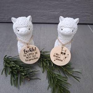 Lama Figur Deko – Geschenk Kollegen, Büro, No Drama Lama, handgemacht, mit Holzschild, Spruch, Set, Deko Lama, Blumenperlen