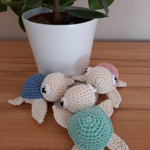 Rassel, Schildkröte, Baby, Geschenk zur Geburt, Turtle, Geschenkidee, Amigurumi, Tier, gehäkelt Bild 7