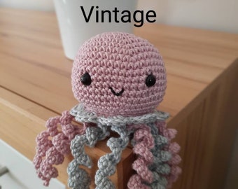 Rassel Qualle, Baby, Neugeborene, Frühchen, Newborn, Geschenkidee, Babyrassel, Tentakel, Greifling, Geschenk, Geburt, Babyparty, Amigurumi