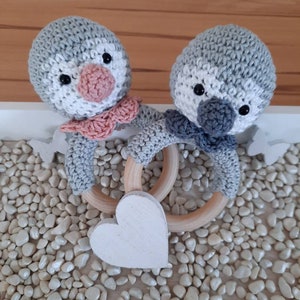 Hochet pingouin, jouet à préhension, motricité, anneau en bois, dentition, cadeau de naissance, bébé, baby shower, idée cadeau
