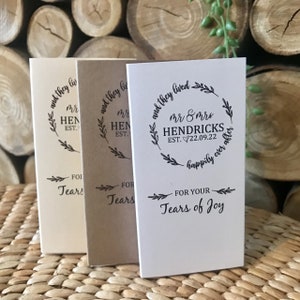 Funda de pañuelos de papel Tears of Joy. Regalo de boda Happily Ever After. Regalo de pañuelos de papel personalizado. Pañuelos de papel para boda Tears of Joy. Paquete de pañuelos de papel personalizado