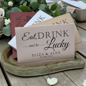 Personalisierte Hochzeitsbevorzugung Rubbelkartenbrieftasche: Benutzerdefinierter Lotterielos-Umschlag