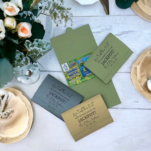Idea para recuerdo de boda. Porta tarjetas rasca y gana. Cartera para billetes de lotería. Recuerdo personalizado. Nos casamos. imagen 2