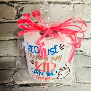 Dono dell'insegnante; Dono di apprecazione dell'insegnante; Regalo di carta igienica; Rotolo di carta igienica; Regalo divertente; Dono dell'ultimo giorno di scuola;  Cacca dicendo; Regalo umoristico;