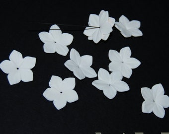 Fleurs blanches pour les fabricants de bijoux, fleur blanche en argile polymère, fleur blanche pour accessoire capillaire, perle de fleur de mariage