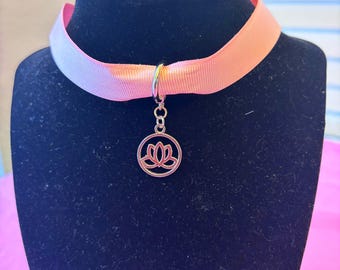 Damen Halskette Choker, Lotus Blüte Anhänger, Cosplay Schmuck, Elegantes Prinzessin Accessoire, Märchen