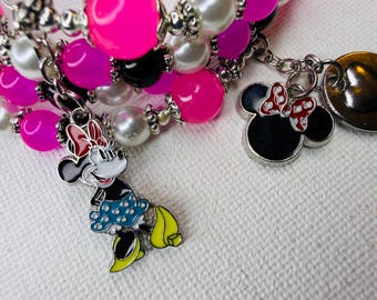 Pulsera de Minnie Mouse con dijes / Accesorios del parque