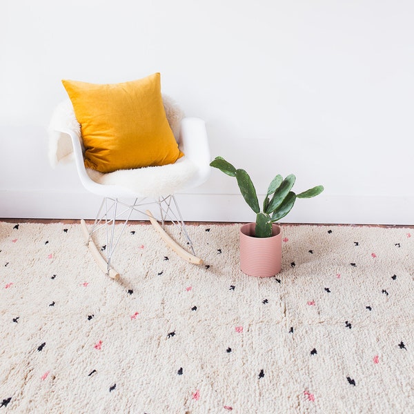 Tapis à poils longs de petit Pois, tapis marocain, tapis de chambre d’enfant, tapis berbère, Beni Ourain, tapis de laine, tapis minimaliste, tapis Boucherouite, Boho tapis, tapis enfant