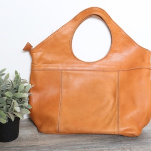 Sac à main chic en cuir, sac à main en cuir véritable fait main, avec fermeture à glissière, cuir d'agneau souple de couleur camel, tanné naturellement, fait main