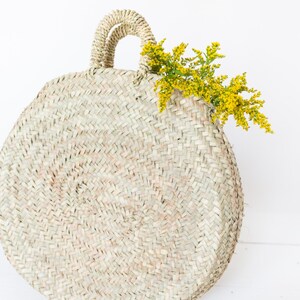 Straw Circle Bag, The Naomi, Round Straw Bag, Woven Straw Basket, Market Tote, Boho Bag, Decorative Basket, Market Bag, Wicker, Beach Bag afbeelding 2