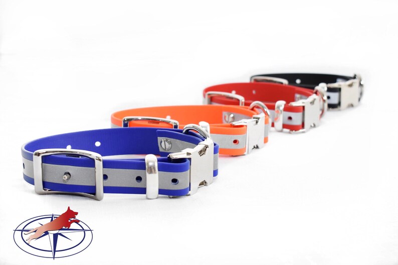Puede incluir: Cuatro collares para perros en diferentes colores: azul, naranja, rojo y negro. Cada collar tiene una hebilla plateada y una tira reflectante.