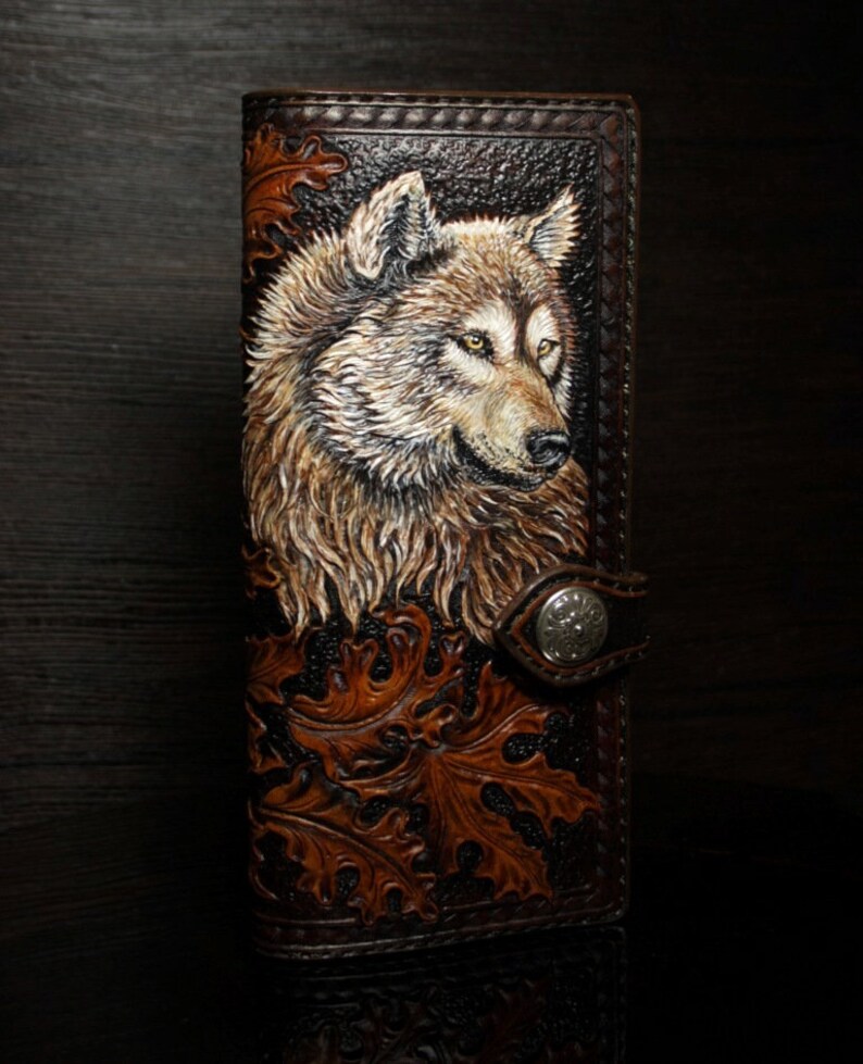 тиснение на коже медведь. рисунки от кейт мейд собака. волк ручной работы. мужские сумки с тиснением волка. портмоне «волк».