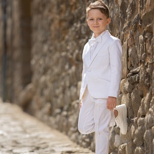 Boys Elegant White Suit – 4-Piece Outfit for Weddings, First Communion, Special Occasions, Formal Tuxedo with Bow Tie, Blazer, Shirt, Pants