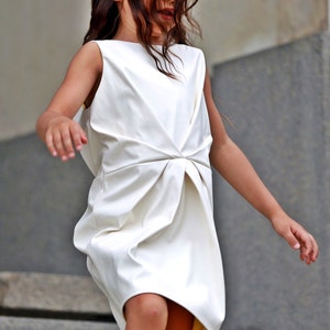 Girls white dress/Faux leather ivory dress/Bridesmaid girls dress/Kids midi dress/Toddler girls shift dress/White party dress/Black dress 画像 3