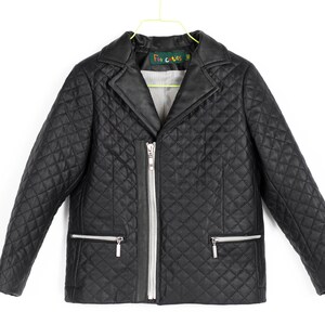 Veste en cuir pour garçons, veste matelassée en similicuir noir, tenue élégante pour garçons en cuir, blazer à fermeture éclair pour tout-petits, vêtements écologiques à la mode pour enfants image 2