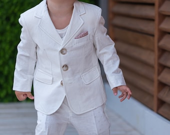 Costume de mariage bébé garçon en lin blanc / Tenue de baptême de bébé / Ensemble formel 2 pièces pour bébés / Vêtements de bébé en lin / Cadeau bébé garçon / Costume de luxe pour bébé