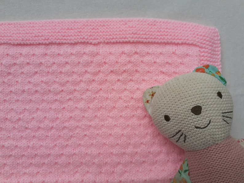Handknitted Pink Baby Blanket: Preemie Cot Size, Pram Cover immagine 6