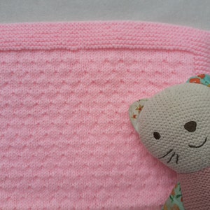Handknitted Pink Baby Blanket: Preemie Cot Size, Pram Cover immagine 9