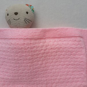 Handknitted Pink Baby Blanket: Preemie Cot Size, Pram Cover immagine 4