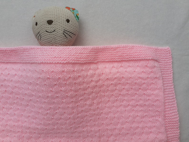 Handknitted Pink Baby Blanket: Preemie Cot Size, Pram Cover immagine 4