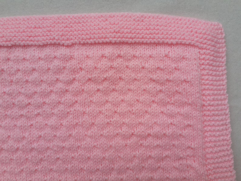 Handknitted Pink Baby Blanket: Preemie Cot Size, Pram Cover immagine 5