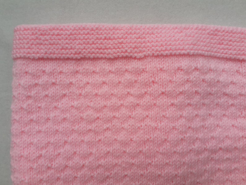 Handknitted Pink Baby Blanket: Preemie Cot Size, Pram Cover immagine 8