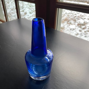 Swedish SEA Glasbruk Kosta Cobalt &quot;Rocket&quot; Vase I Collectible Art Glass I Midcentury Art Glass I Vintage Cobalt Blue Vase I Scandinavian