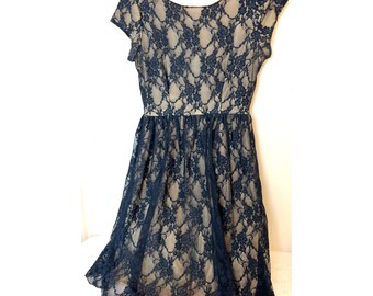 Jody California USA Vintage Lace Overlay Fit flare Dress M Cap Sleeve Scoop Neck